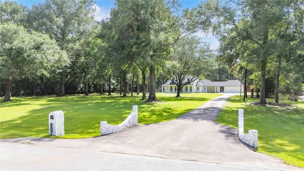 Photo of 28918 Misty Oaks Drive, Huffman, TX 77336 (MLS # 64638871)
