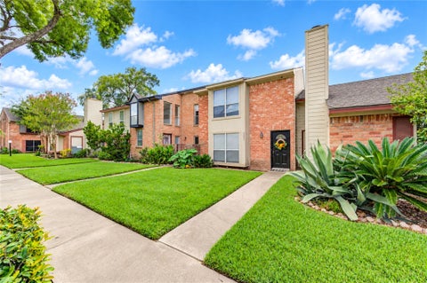 Townhouse For Rent - 9265 Westwood Village Drive #49<br/> Houston, TX 77036