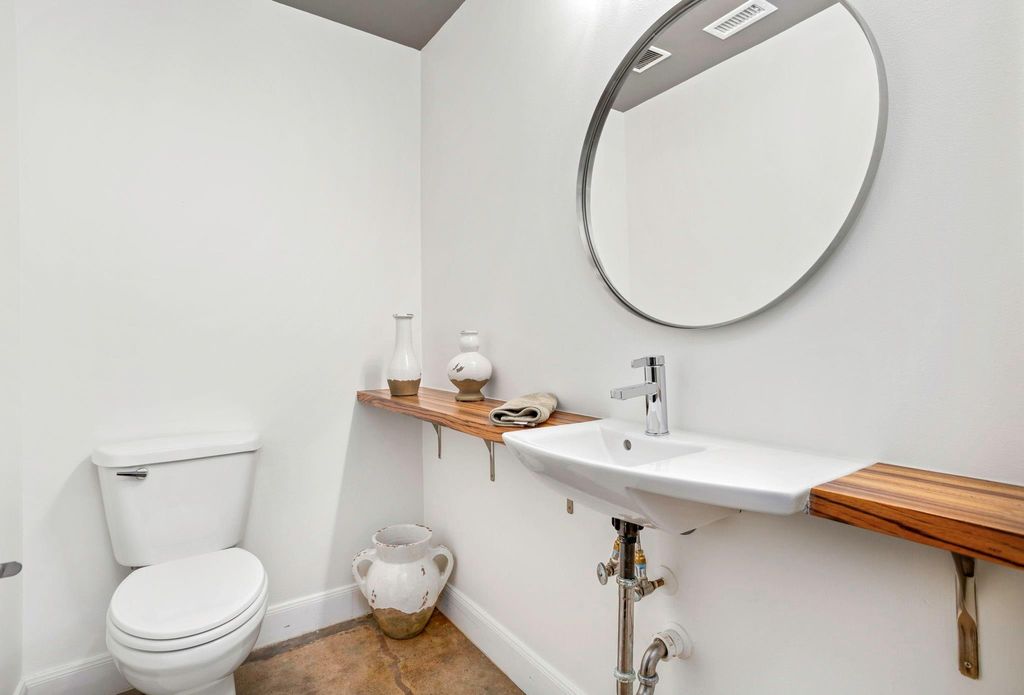 Photo of 831 S Flores Street #2201, San Antonio, TX 78204 (MLS # 12624246)