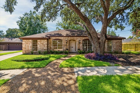 Photo of 9402 Brig O Doon Circle, Houston, TX 77096 (MLS # 61683480)