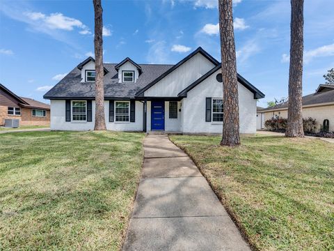 Homes For Sale - 16007 Diana Lane<br/> Houston, TX 77062