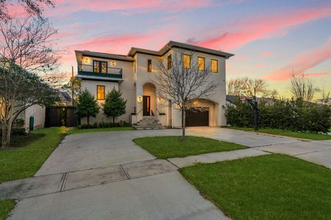 Homes For Sale - 4704 Willow Street<br/> Bellaire, TX 77401