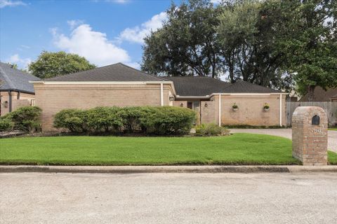 Photo of 15703 Whitewater Lane, Houston, TX 77079 (MLS # 65489402)