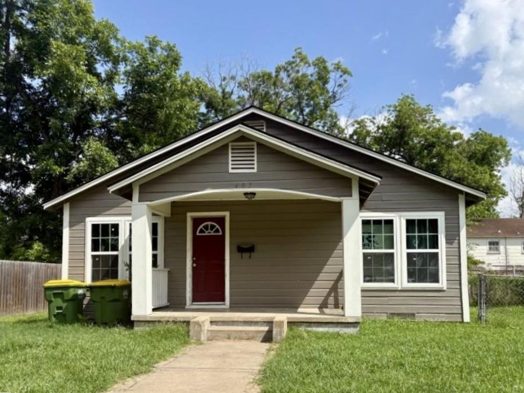 Photo of 407 W Davis Street, Hearne, TX 77859 (MLS # 17582622)