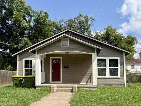 Photo of 407 W Davis Street, Hearne, TX 77859 (MLS # 17582622)