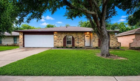 Photo of 215 Redbud Circle, League City, TX 77573 (MLS # 18710470)