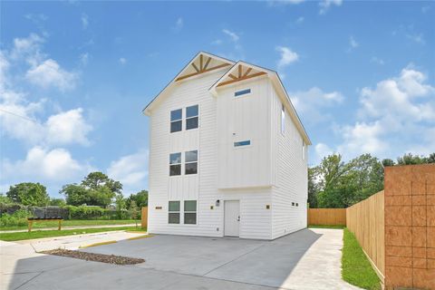 8023 Birmingham Houston TX 77028