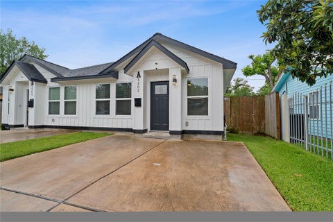 Tiny photo for 5202 Northridge Drive #A/B, Houston, TX 77033 (MLS # 50137029)