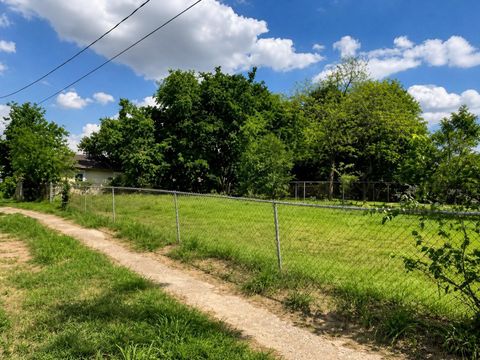 Photo of 1722 Worms Street, Houston, TX 77020 (MLS # 25872132)