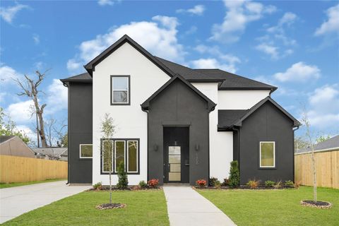 Photo of 5806 Southlea Street, Houston, TX 77033 (MLS # 97458120)