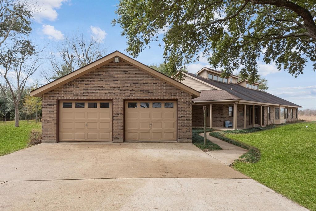Photo of 9811 Miner Road Rd, Highlands, TX 77562 (MLS # 61689527)