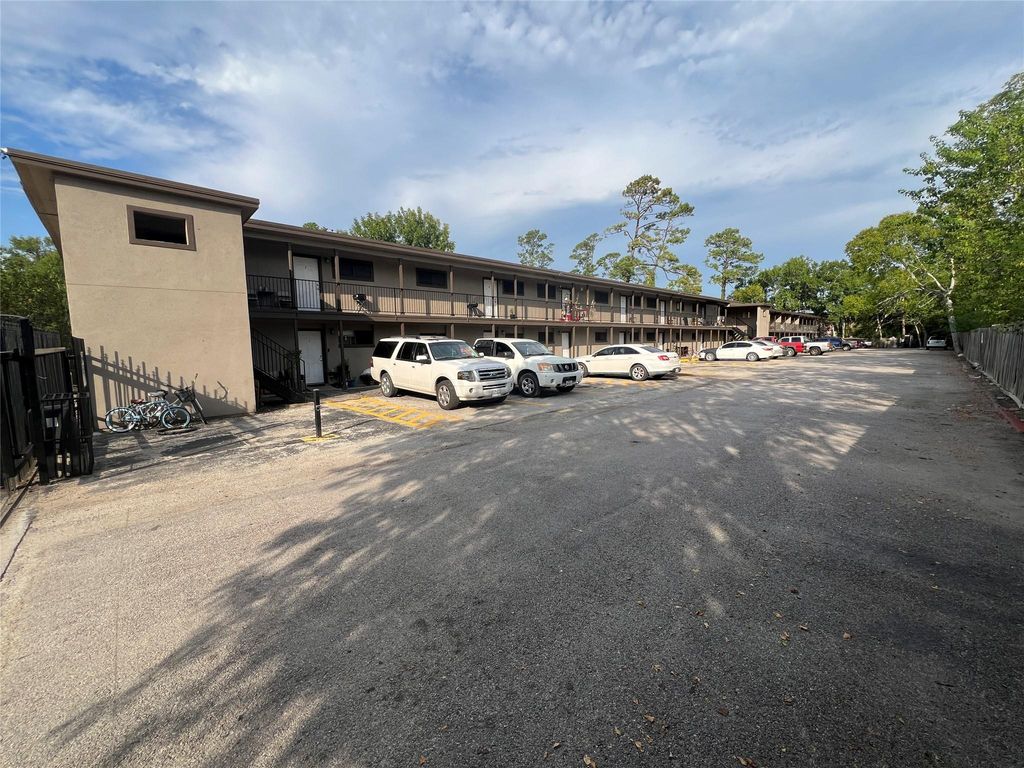 Photo of 515 E Fm-517, Dickinson, TX 77539 (MLS # 84186027)