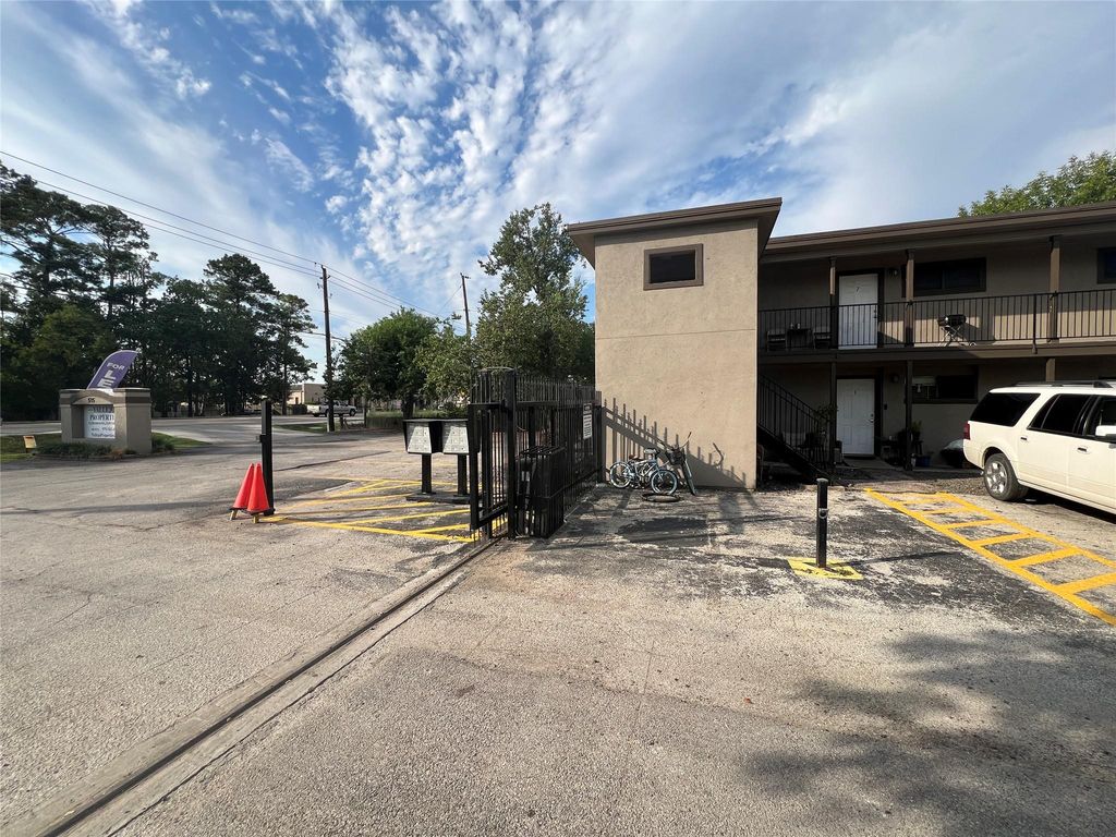 Photo of 515 E Fm-517, Dickinson, TX 77539 (MLS # 84186027)