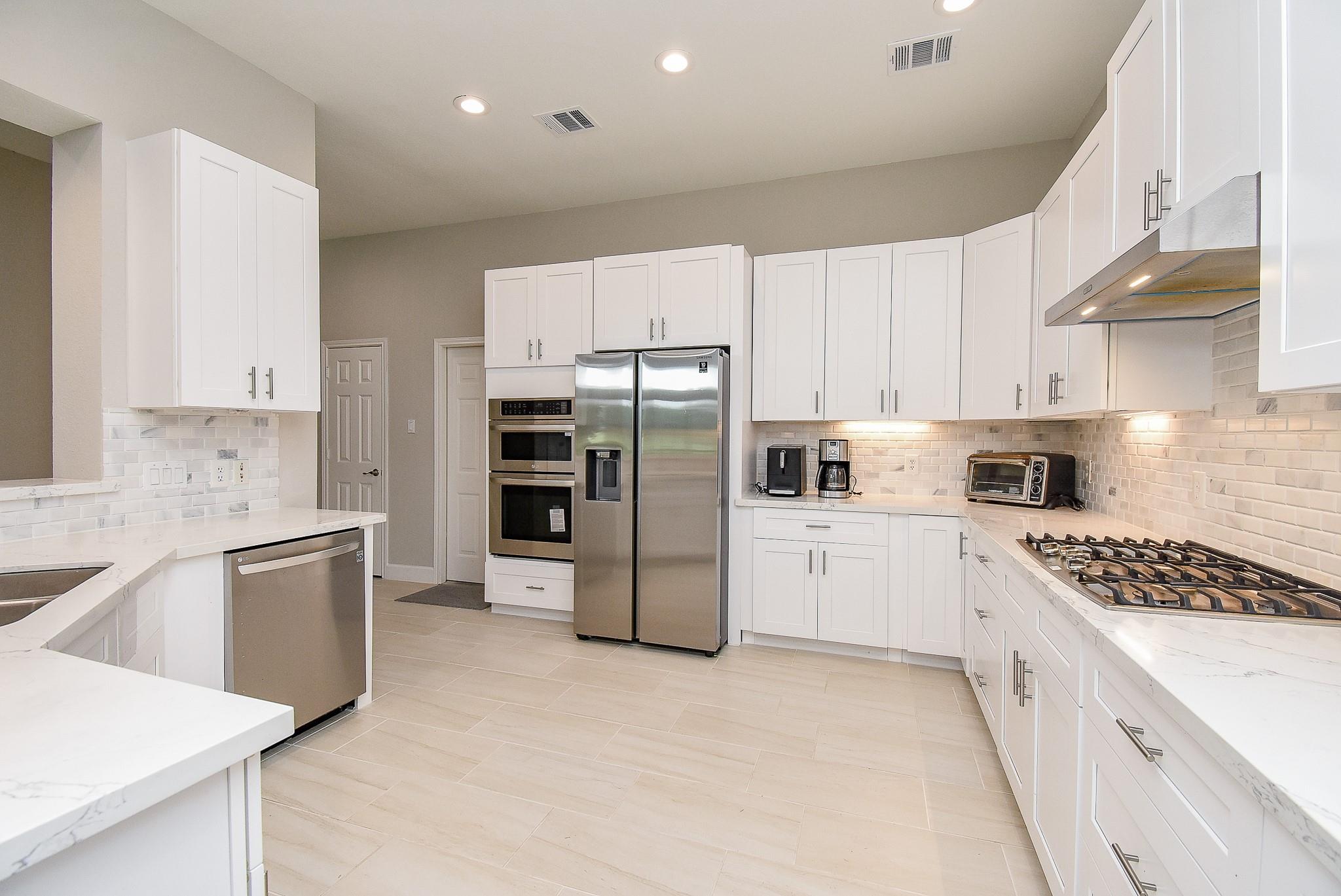 Sugar Land, Texas, 77479, United States, 5 Bedrooms Bedrooms, ,5 BathroomsBathrooms,Residential,Active,2034016