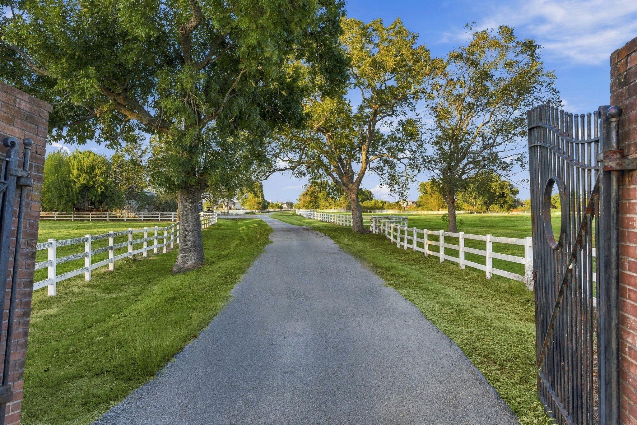 2935 W Fm 1462