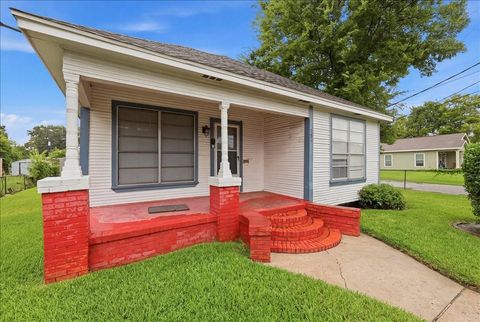Photo of 785 Grant Street, Beaumont, TX 77701 (MLS # 13708256)