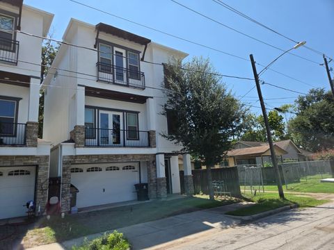 Photo of 1516 Amundsen Street, Houston, TX 77009 (MLS # 78069756)
