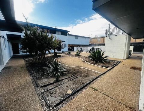 Photo of 5123 Del Monte Drive #2, Houston, TX 77056 (MLS # 40399300)