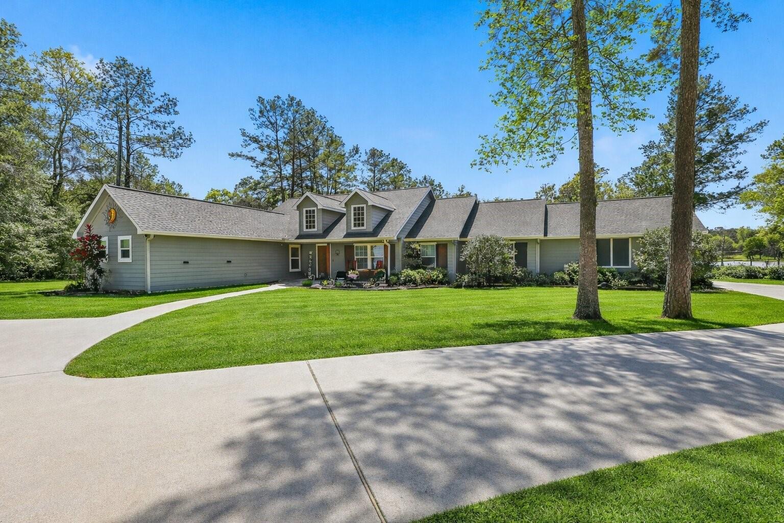 20003 Country Lake Drive N