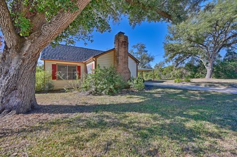 Photo of 305 E Hilburn Street, Bellville, TX 77418 (MLS # 65369187)