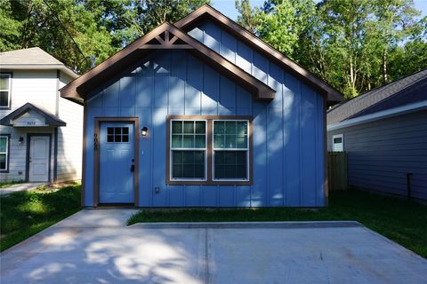 Photo of 9868 Arbor Oak, Willis, TX 77318 (MLS # 34476550)