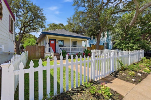 Photo of 3511 Avenue Q, Galveston, TX 77550 (MLS # 10179193)