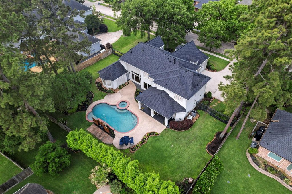 Photo of 14 Greenway View Trail, Kingwood, TX 77339 (MLS # 69328893)