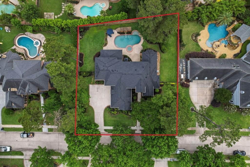 Photo of 14 Greenway View Trail, Kingwood, TX 77339 (MLS # 69328893)