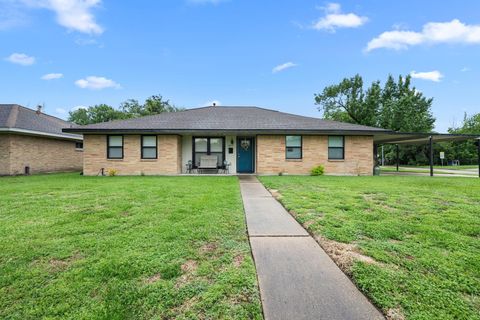 Photo of 8215 Braes River Drive, Houston, TX 77074 (MLS # 15780233)