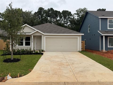 Homes For Sale - 15725 Plum Brook Drive<br/> Montgomery County, Conroe, TX 77303
