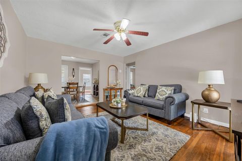 Photo of 221 E 2nd Street, Deer Park, TX 77536 (MLS # 10121884)