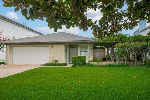 Photo of 3610 Glen Haven Boulevard, Houston, TX 77025 (MLS # 30057509)