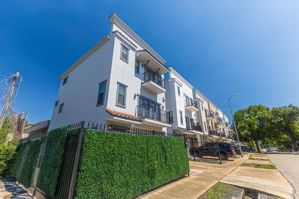 Photo of 1624 Utah Street, Houston, TX 77007 (MLS # 93515099)