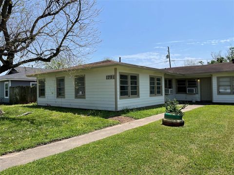 Photo of 1731 W 8th Street, Freeport, TX 77541 (MLS # 98887573) Photo of 1731 W 8th Street, Freeport, TX 77541 (MLS # 98887573)