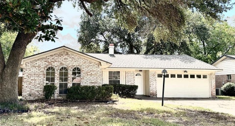 Photo of 13615 Fernhill Drive, Sugar Land, TX 77498 (MLS # 23918496)