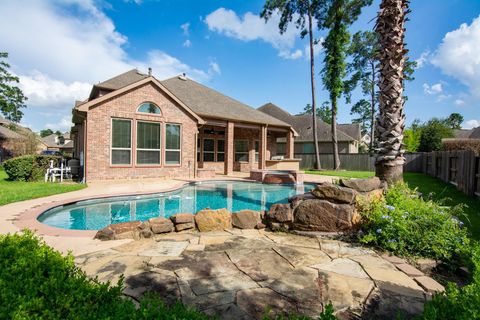 Photo of 34 Canoe Bend Ct Ct, The Woodlands, TX 77389 (MLS # 26028954)