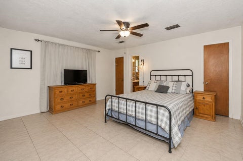 Tiny photo for 1721 Crest Hill Drive, Conroe, TX 77301 (MLS # 37367741)