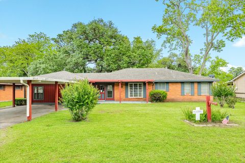 Photo of 706 Brockman Street, Sweeny, TX 77480 (MLS # 27346185)