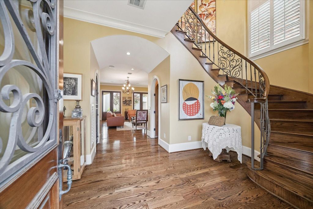Photo of 1201 Barkdull Street, Houston, TX 77006 (MLS # 57456336)