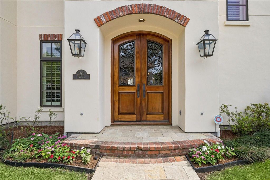 Photo of 1201 Barkdull Street, Houston, TX 77006 (MLS # 57456336)