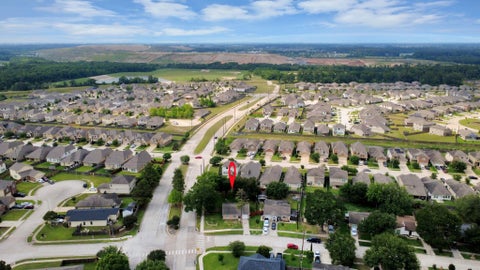 Photo of 10603 Thorncliff Drive, Humble, TX 77396 (MLS # 65505583)