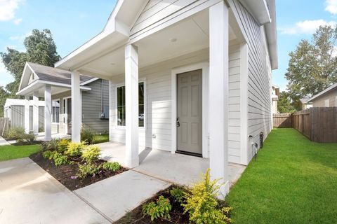 Photo of 16912 Kempwood, Montgomery, TX 77316 (MLS # 5386958)