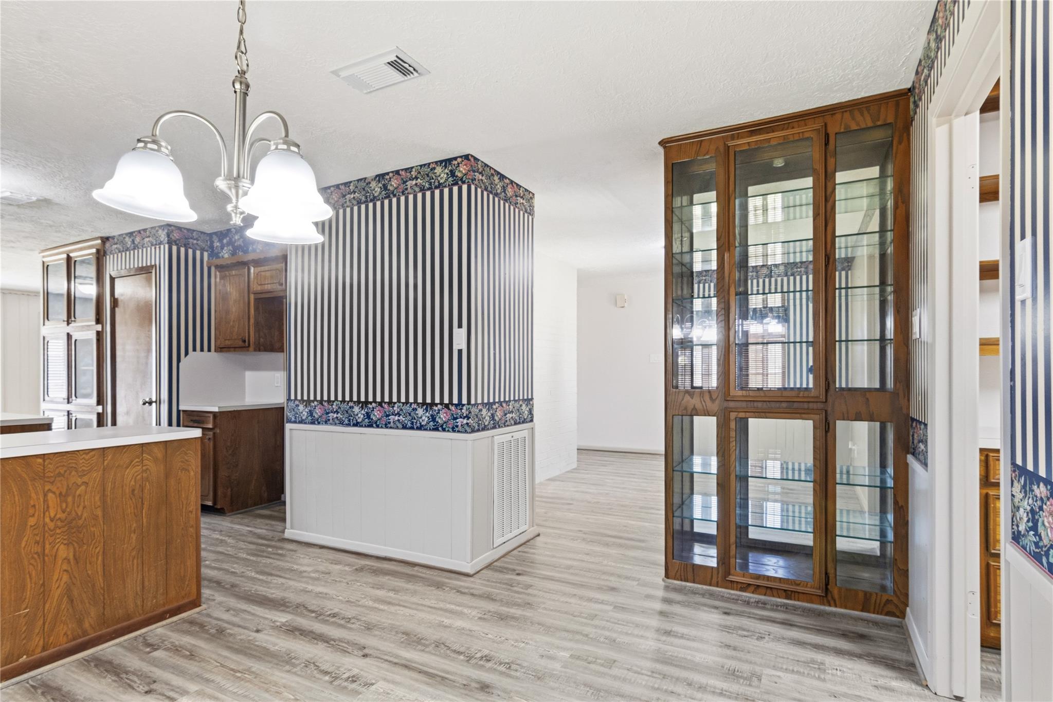 1106 N Kaufman Drive