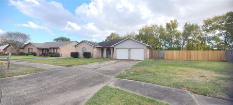 Photo of 10635 Tenneta Drive, Houston, TX 77099 (MLS # 71172799)