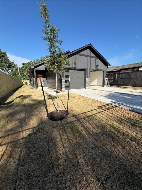 5921 Mountwood Street A/B Houston TX 77091