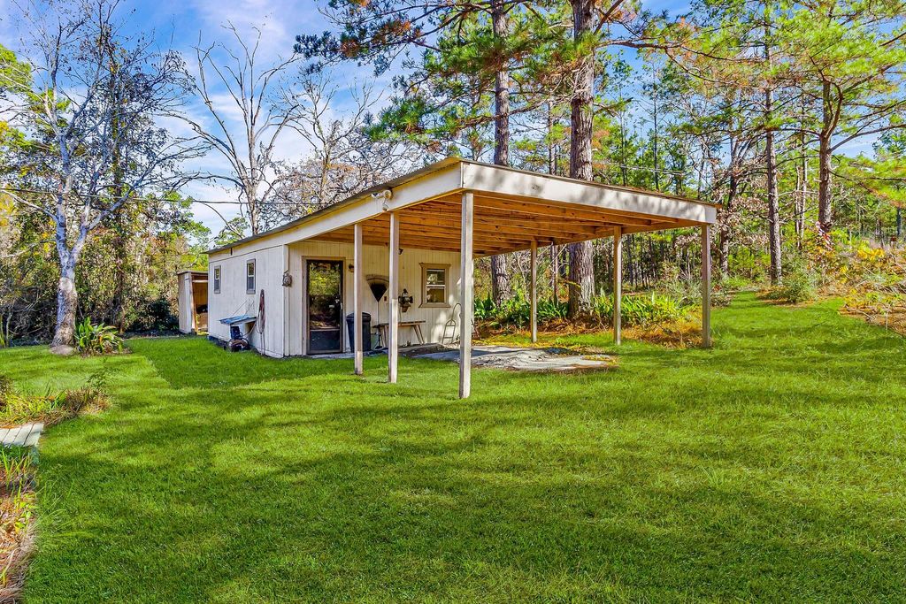 Photo of 433 W Laurelia Road, Livingston, TX 77351 (MLS # 45508845)