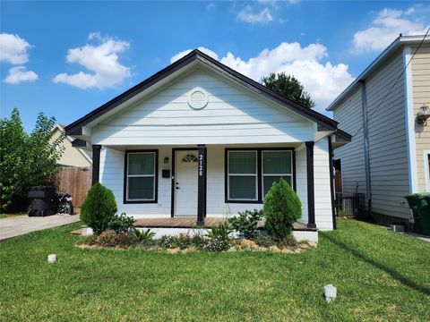 Photo of 2120 Yates Street St, Houston, TX 77020 (MLS # 49249430)