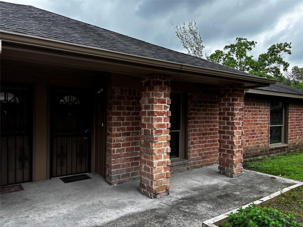 Photo of 6644 W Fuqua Drive, Houston, TX 77489 (MLS # 52408966)