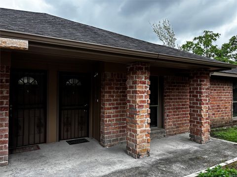 Photo of 6644 W Fuqua Drive, Houston, TX 77489 (MLS # 52408966)