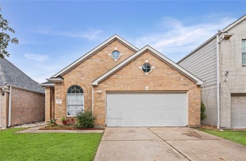 Photo of 822 Green Pines Forest, Houston, TX 77067 (MLS # 76554232)